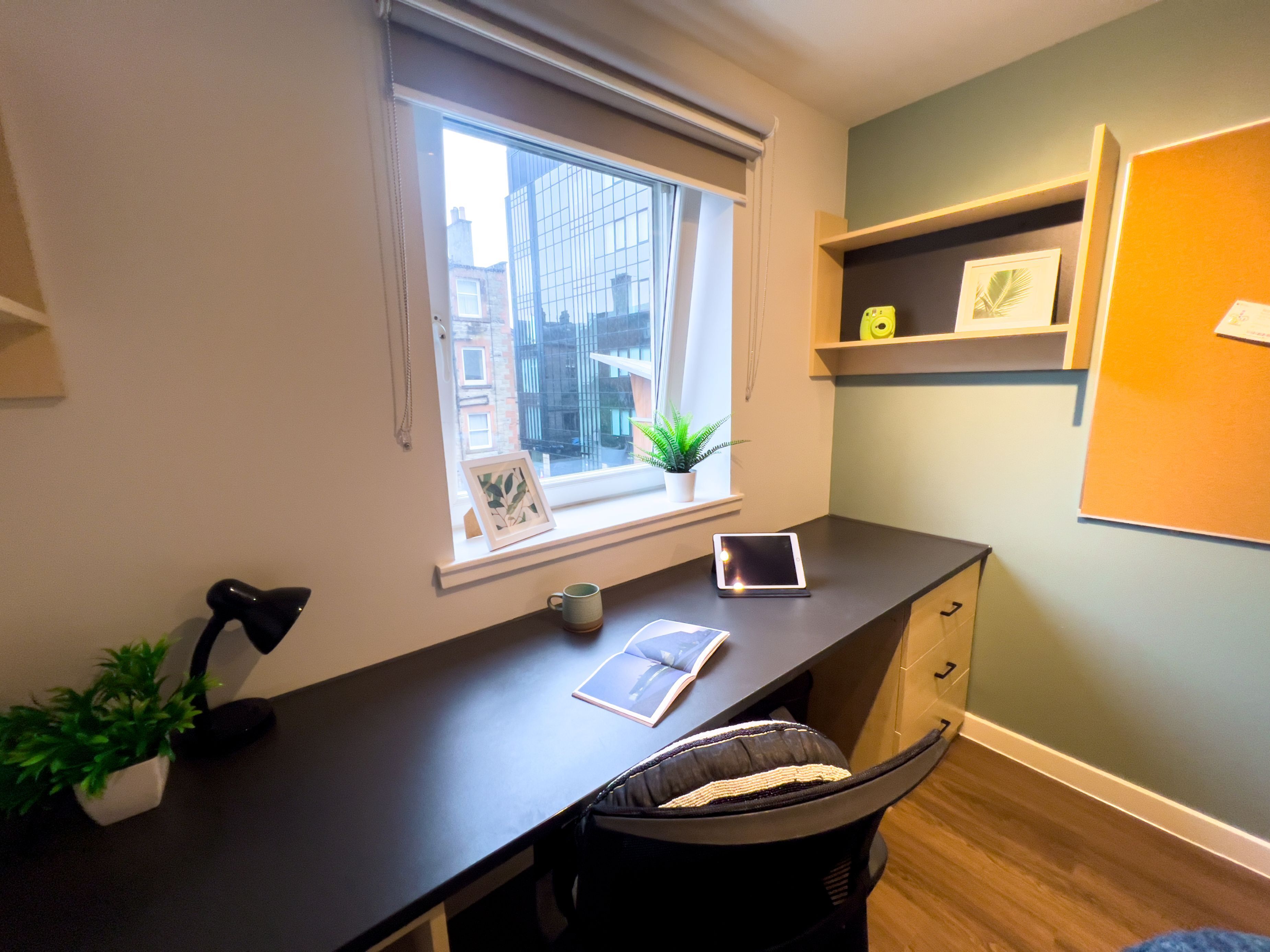 Ensuite Gold - City View